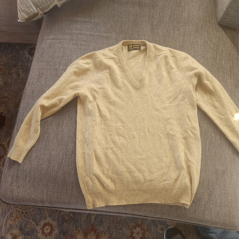 100% cashmere v neck sweater L